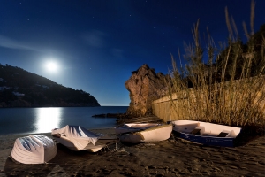 Mond über Cala san Vicente  (1)