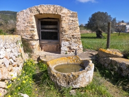 Brunnen bei santa Agnes  (2)